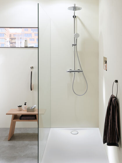 Duschfläche Geberit Olona in modernes Bad integriert 