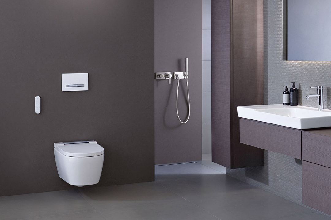 AquaClean Sela – spülrandloses Dusch-WC von Geberit mit praktischen Hygienefunktionen und leichter Steuerung per Fernbedienung.