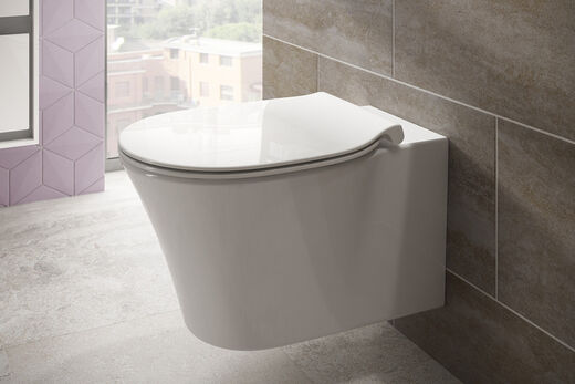 WC von Ideal Standard in der Seitenansicht. Ausgestattet mit der innovativen Spültechnologie AquaBlade reinigt sich die Toilette innen praktisch von selber.