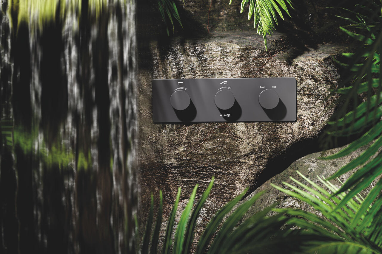 KLUDI PushTronic: präzise Steuerung im Dschungelambiente