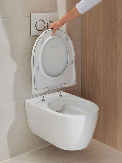 WC von Geberit iCon mit abnehmbarer WC-Brille.