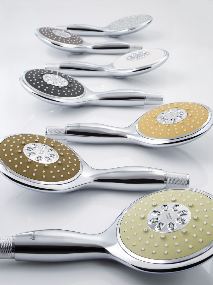 GROHE Power & Soul Verschiedenfarbige Duschköpfe Power Soul von GROHE in Farben von grün über beige, braun, schwarz, grau und weiß.