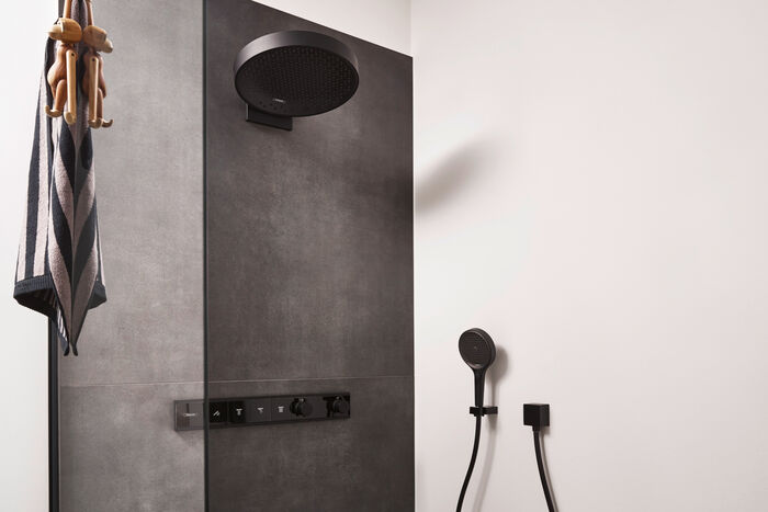 Für ein harmonisches Gesamtbild im Badezimmer sorgt hansgrohe mit den Duscharmaturen aus der Armaturlinie Finoris. 