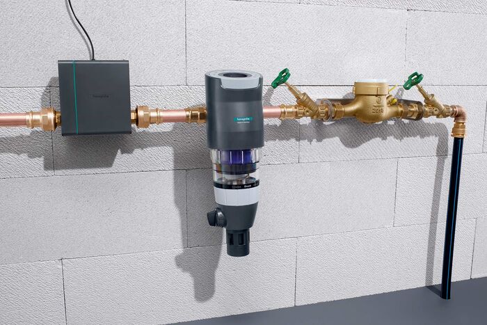 Wassermanagementsystem Pontos an Wasserhauptleitung montiert. 