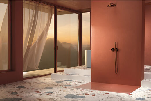 Die bodenebene Duschfliese BetteAir in der Farbe rot