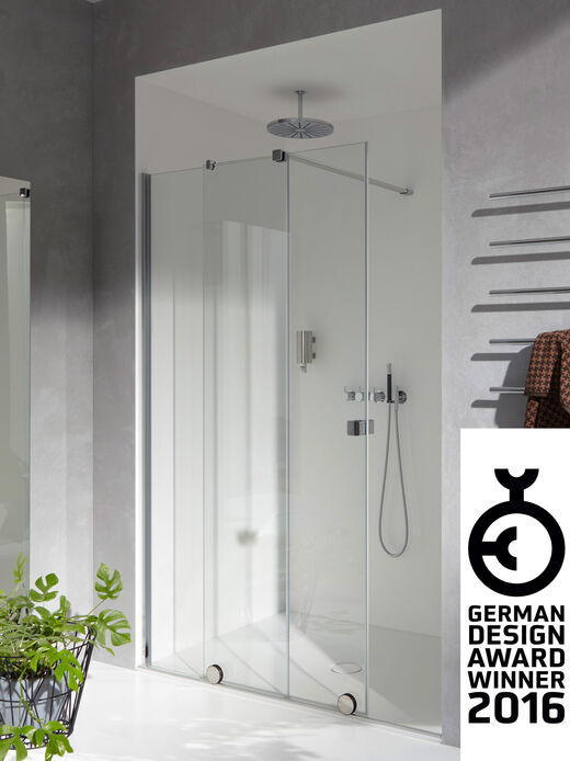 Duschabtrennung in Badambiente mit Designpreis.