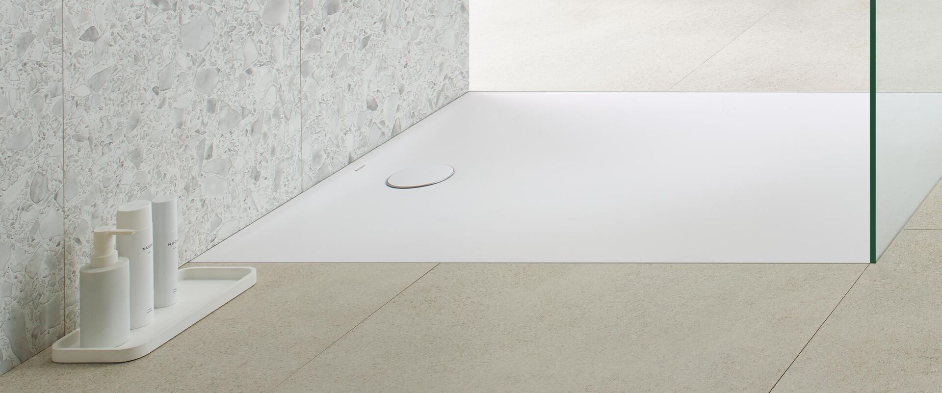 Duschfläche Geberit Olona in mattweißem, modernem Design 