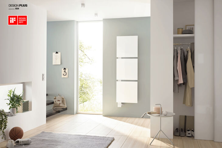 Kermi Signo Eingangsbereich mit Designheizörper und Designpreisen.