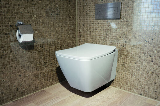 Ideal Standard Strada II Kantige Toilette in weißer Keramik der Serie Strada 2von Ideal Standard.