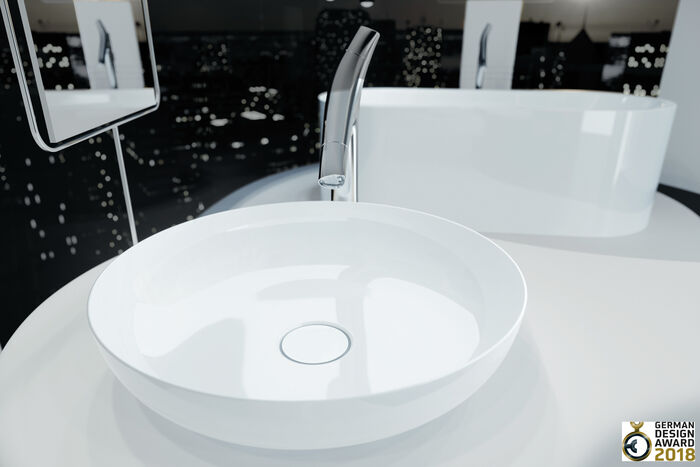 Weißes, rundes Waschbecken Miena von Kaldewei, dass sich auf einem Waschtisch befindet. Im Hintergrund ist eine Badewanne zu erkennen.