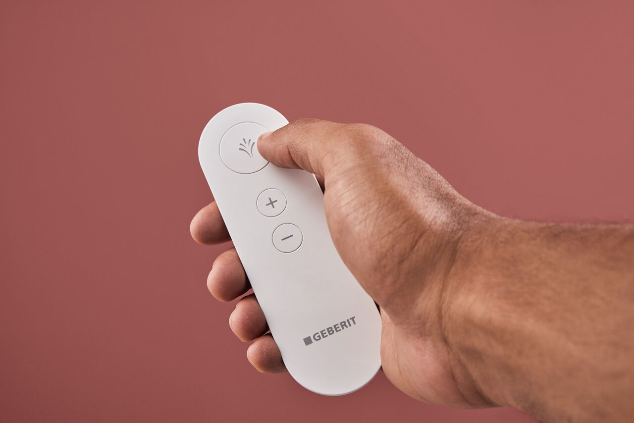 Geberit AquaClean Alba – Smarte Steuerung per Fernbedienung oder App