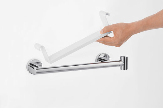 Unica-Comfort Duschstange mit abnehmbarer Ablagefläche von hansgrohe.