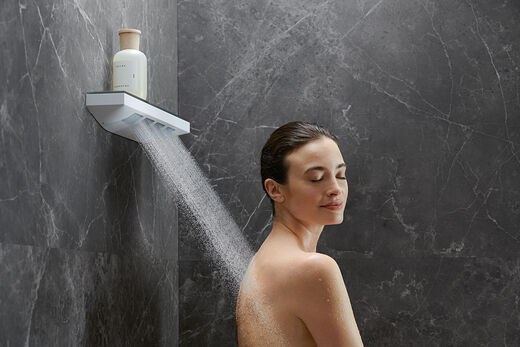 hansgrohe Rainfinity Schicke Ablage für die Dusche mit integrierten vier Massagedüsen, die sanft die Schultern lockern. Eine der vielen Optionen aus dem umfangreichen Programm Rainfinity von hansgrohe.