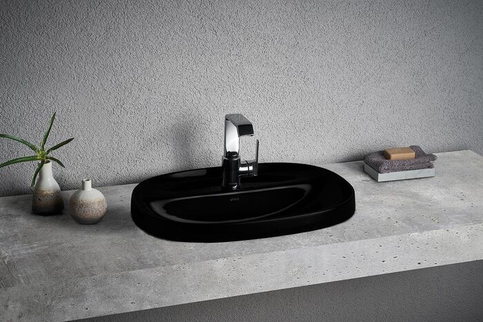 Schwarzes Frame Waschbecken von Vitra, das auf einer grauen Oberfläche steht.