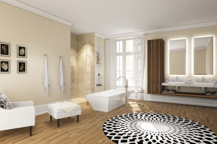 Badezimmer weiss mit Holzboden. Badarmaturen für Dusche, Waschbecken und Badewanne.