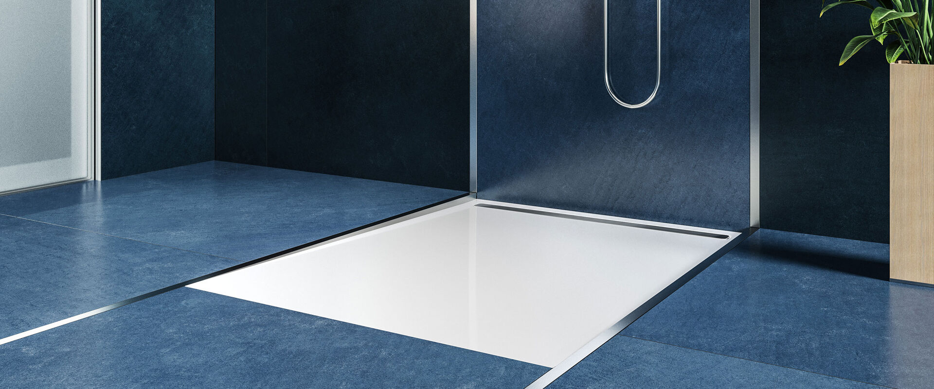 Kaldewei Nexsys Bodengleiche Duschwanne von Kaldewei. Nexsys enthält eine gebürstete Duschrinne für den Wasserablauf.