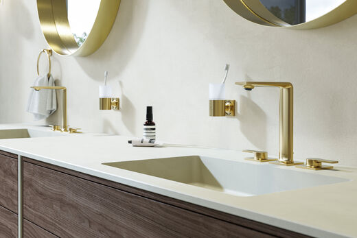 Die GROHE Allure Armatur fürs Waschbecken in der Farbe Gold und in schlichtem Design. 