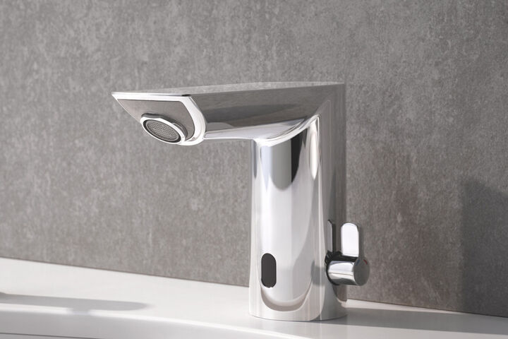 GROHE Bau Cosmopolitan E: die berührungslose Armatur mit Temperaturregler