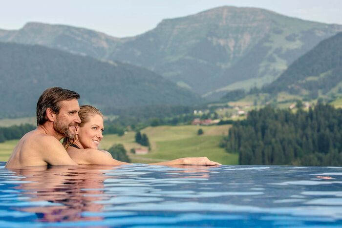 Hotel Bergkristall SPA Paar im Pool