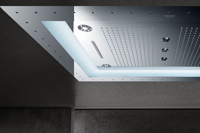 Nahaufnahme der GROHE Aqua Symphony Rainfall Regendusche. Es sind unterschiedliche Düsenformationen zu erkennen.