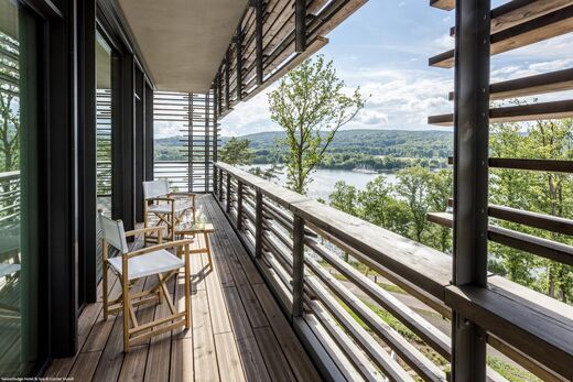 Blick von Balkon auf Bostalsee vom Hotel Seezeitlodge.