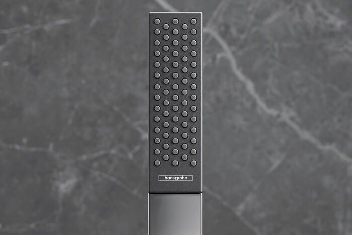 Detailbild der schlanken Stabhandbrause Rainfinity von hansgrohe in Graphit.