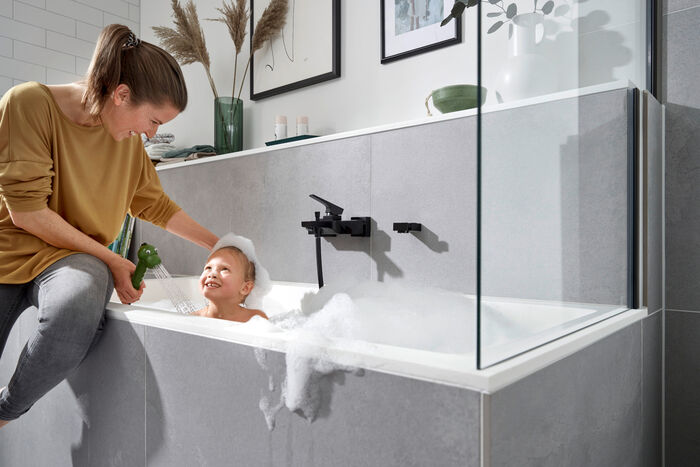 problemloses tägliches Duschen mit der Jocolino Kinderbrause von hansgrohe