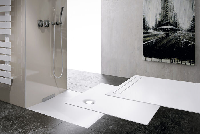 Duschplatz mit Duschsystem und unterschiedlichen Duschflächen. Ablauf als Wandablauf, Duschrinne oder runder Ablauf.