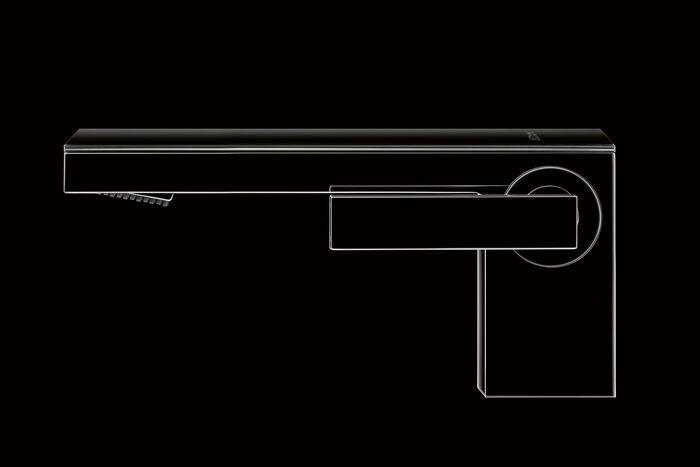 Einhebelmischer Wasserhahn seitlich auf schwarzem Hintergrund.