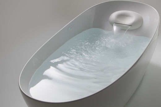 Freistehende Wellness Badewanne zum Whirlen. Oval mit Nackenkissen verstellbar.