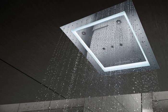 GROHE Aqua Symphony Rainfall Regendusche, aus der Wasser fließt.