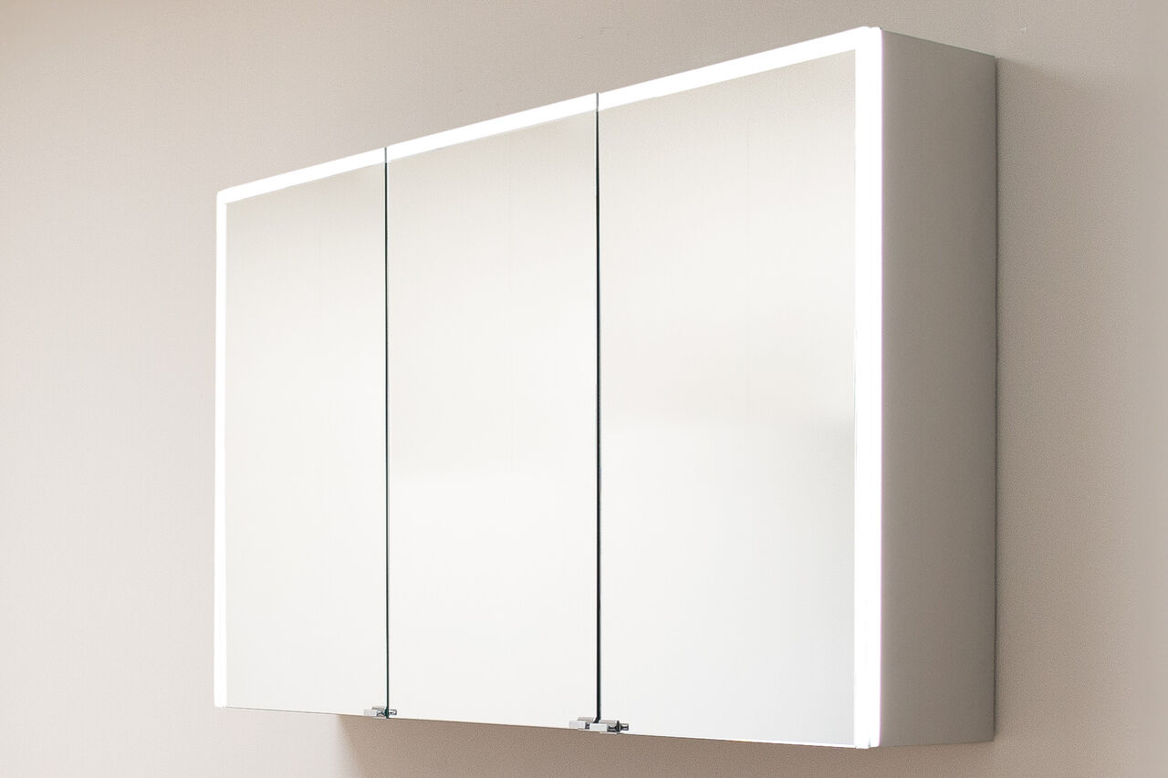 SPRINZ Spiegelschrank: Licht und Komfort auf Knopfdruck