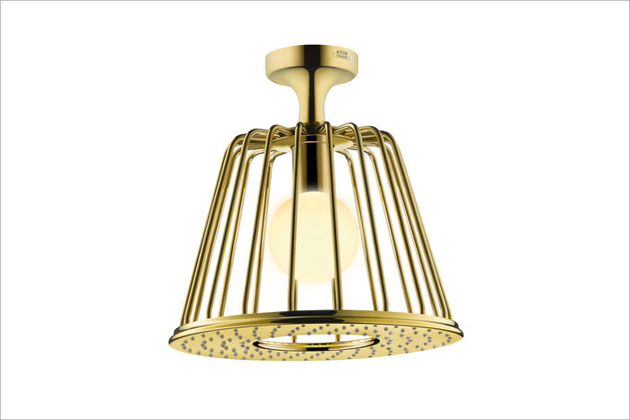 Design Kopfbrause Nendo von AXOR in der Form eines goldenen Lampenschirms, in der Kopfbrause befindet sich tatsächlich eine Lampe.