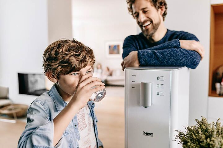 BWT bietet mit AQADrink einen praktischen Trinkwasserspender für zu Hause an - immer perfekte gekühltes, gereinigtes Wasser.