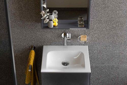 Kleine Waschgelegenheit von Keuco: X-Line ist ein speziell für Gästebäder und -WCs konzipierte Badmöbellinie mit kompakten Abmessungen und durchdachten Details.