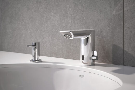 Die GROHE Bau Cosmopolitan E in schlichtem Design in Chrom