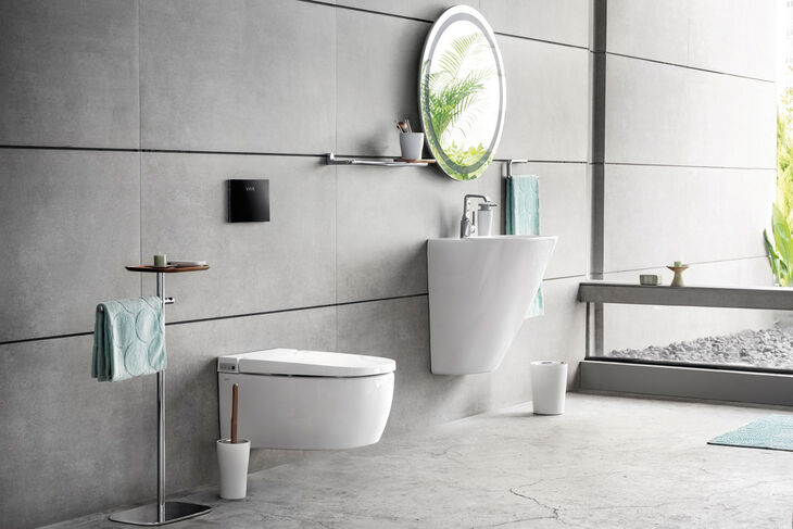VitrA VCare1.1 Das neue V-Care Dusch-WC Update 1.1 in einer lichtdurchfluteten Loft-Situation. Die neue Version ist um einige Komfortfunktionen verbessert worden.