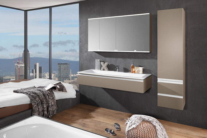 Der komfortable Hochschrank in Komibnation mit dem formschönen Waschtisch in stone grey komplimentiert die Badmöbel-Serie Future 2.0 von heibad.