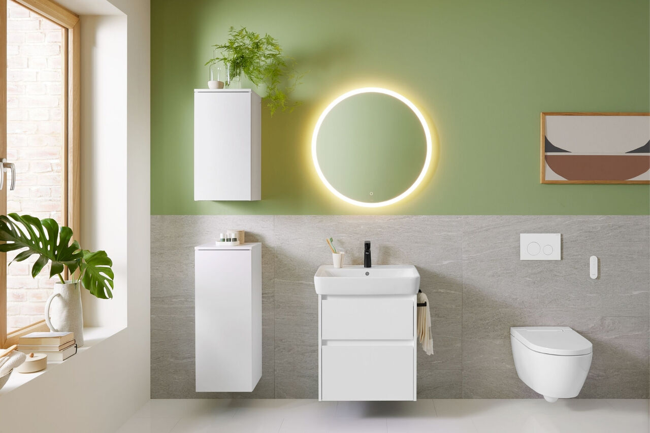 Geberit Renova Plan: klare Linien in Weiß vor zartem Grün