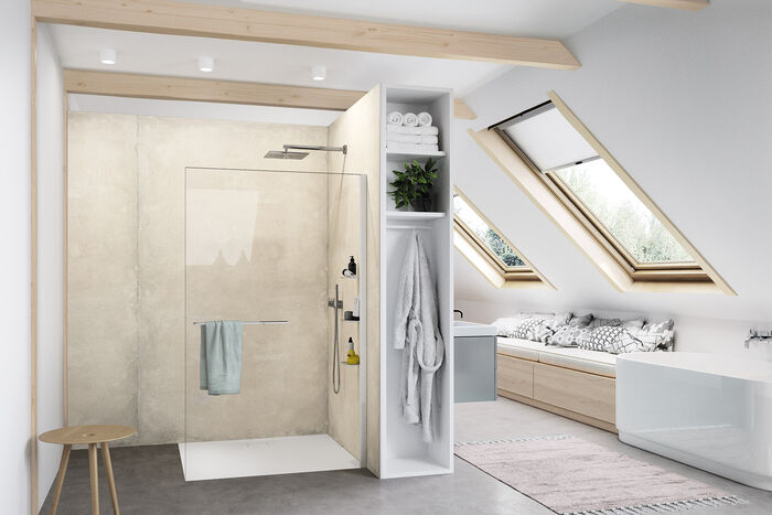 Familienbad unter dem Dach mit Dachfenstern, Wanne und geräumiger Walk-In Dusche Select+ von Hüppe mit EasyFlat Duschfläche und Select+ Accessoires.