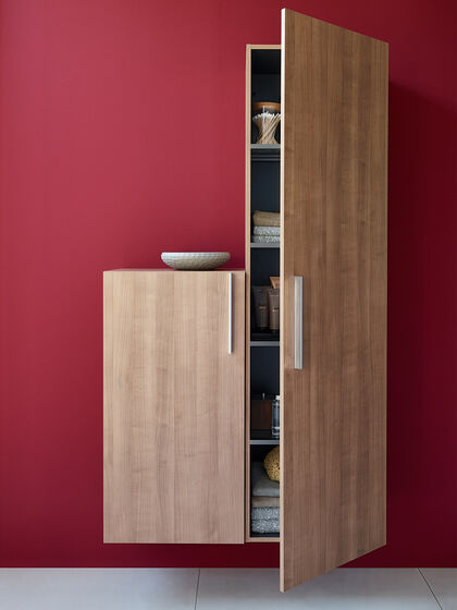 Duravit Vero Badmöbelschränke wandmontierte Holzmöbel mit Chromgriffen