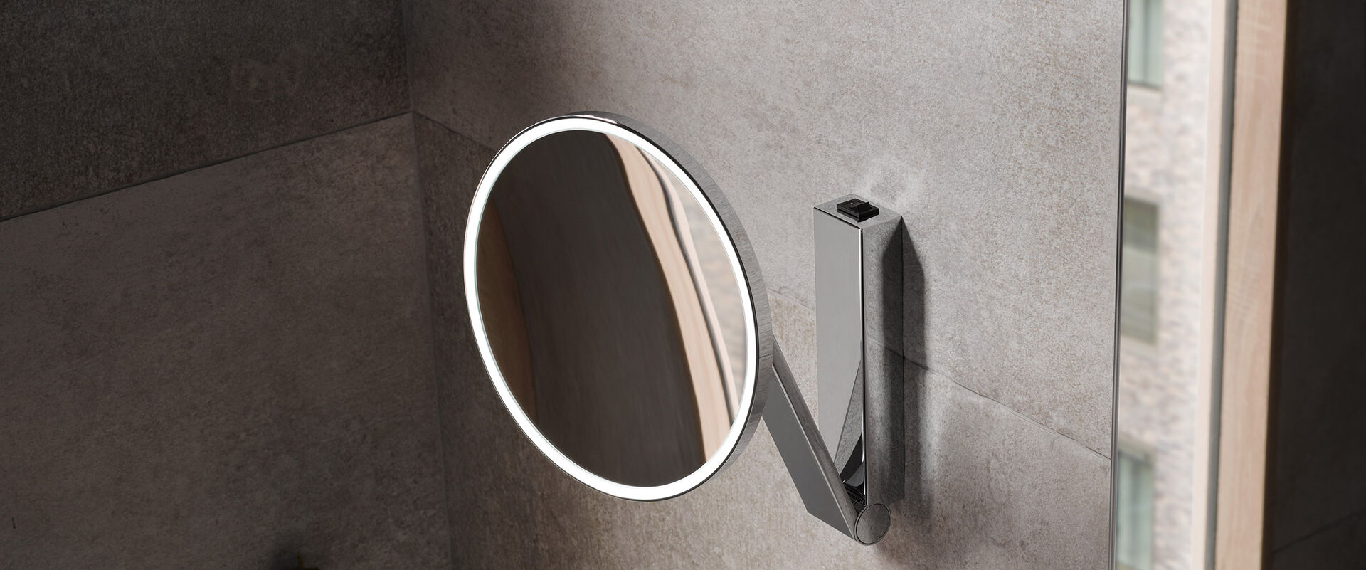 Kosmetikspiegel iLook move von KEUCO in rundem Design und mit LED-Lichttechnik.