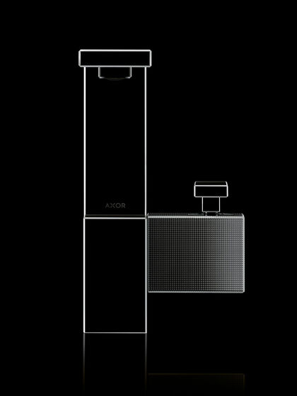 Schwarz-weiß Spezialaufnahme einer Waschtischarmatur Edge von AXOR mit strukturiertem Bedienelement.