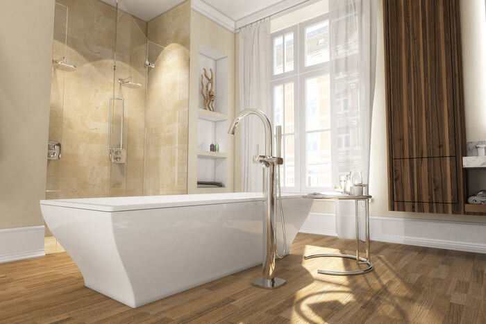 GROHE Grandera™ Eckige freistehende Badewanne mit Standarmatur auf Holzboden.