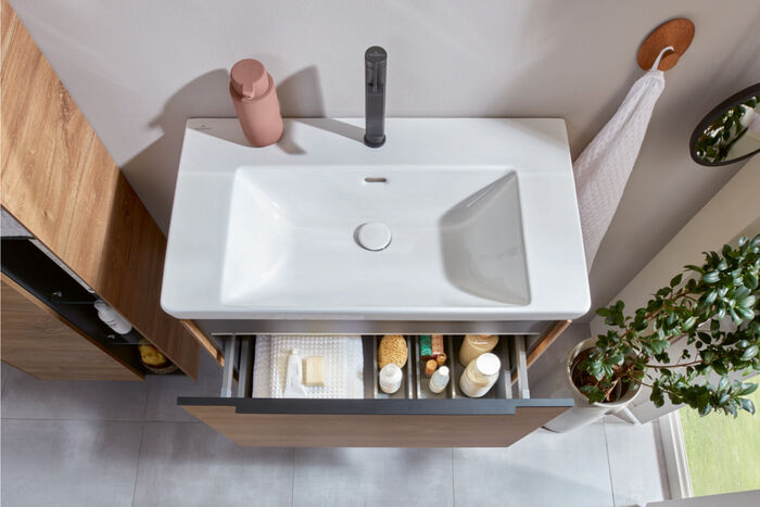 Waschtisch mit breiter, seitlicher Ablage aus der Kollektion Subway 3.0 von Villeroy&Boch 