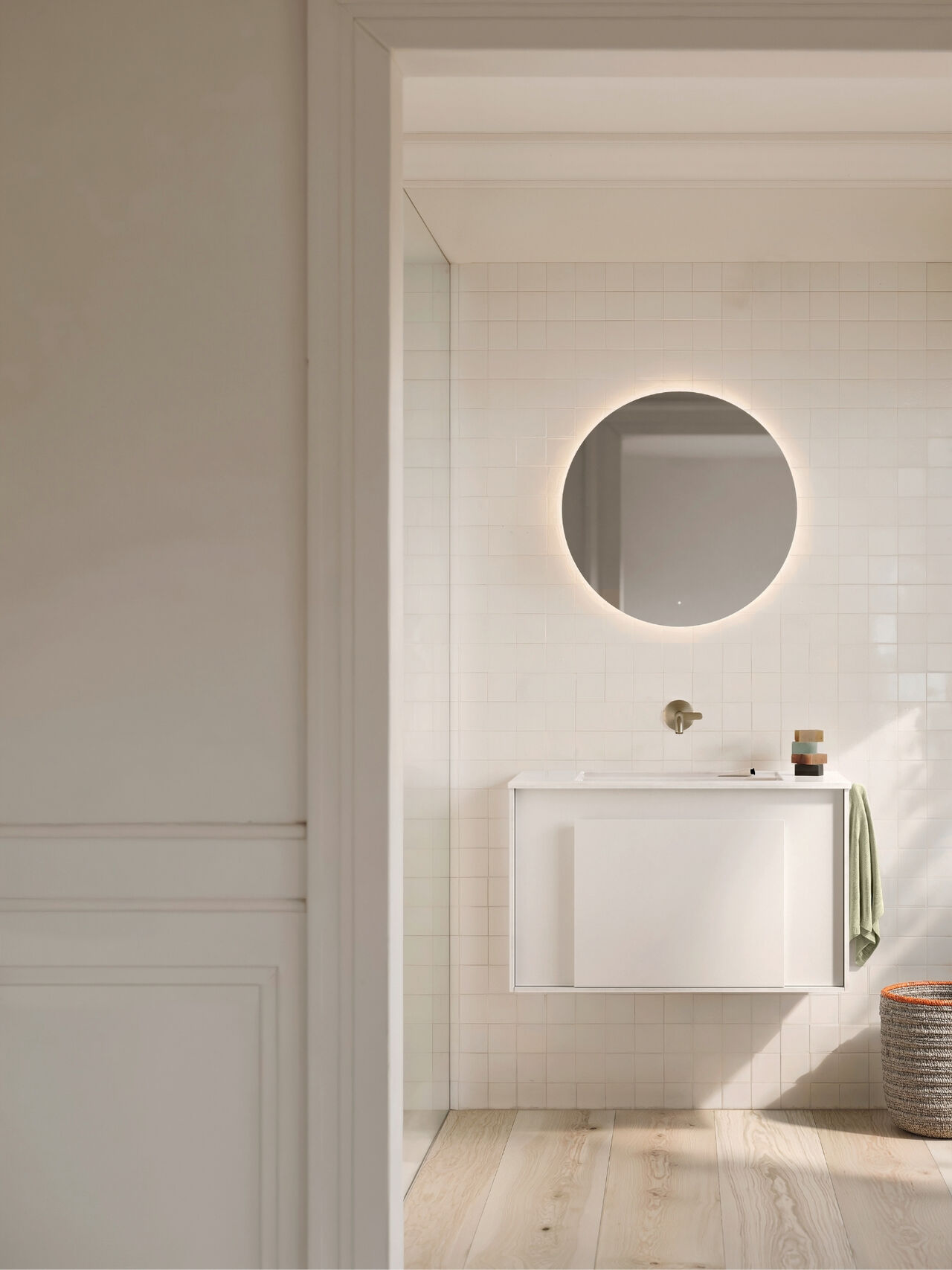 burgbad Moto: Gästewaschtisch in Weiß als leiser Akzent im LIGHT Bad