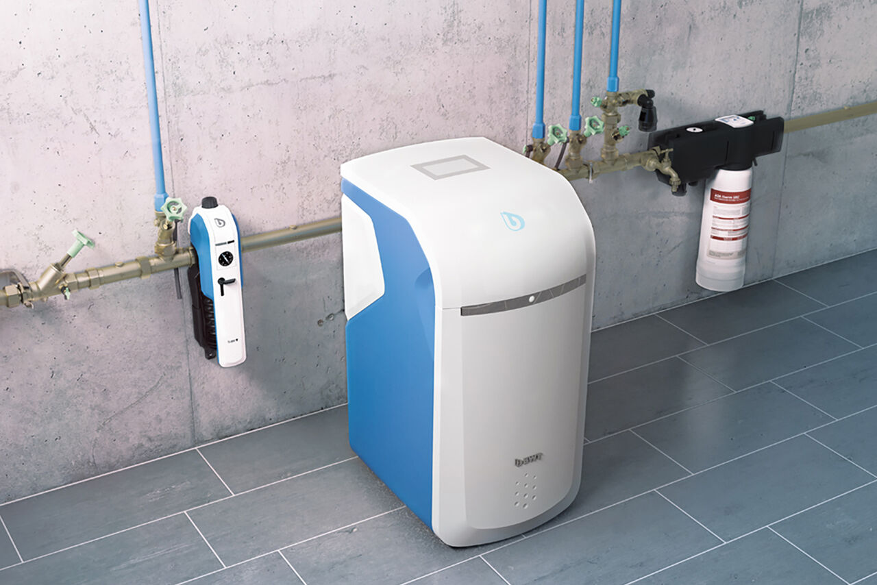 Der BWT Wasserfilter E1 wird einfach in der Hauswasser-Installation zwischengeschaltet und sorgt so für gesunde Hygiene. Kellersituation zusammen mit einer Perla Weichwasseranlage und AQA therm.