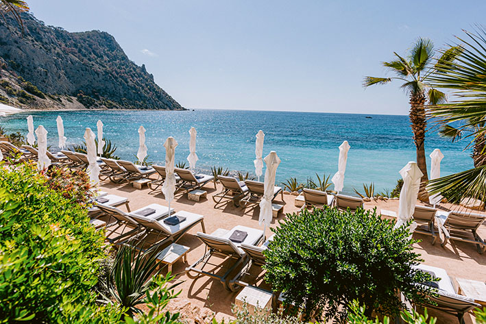 Amante Ibiza Yoga, Tasya Menaker