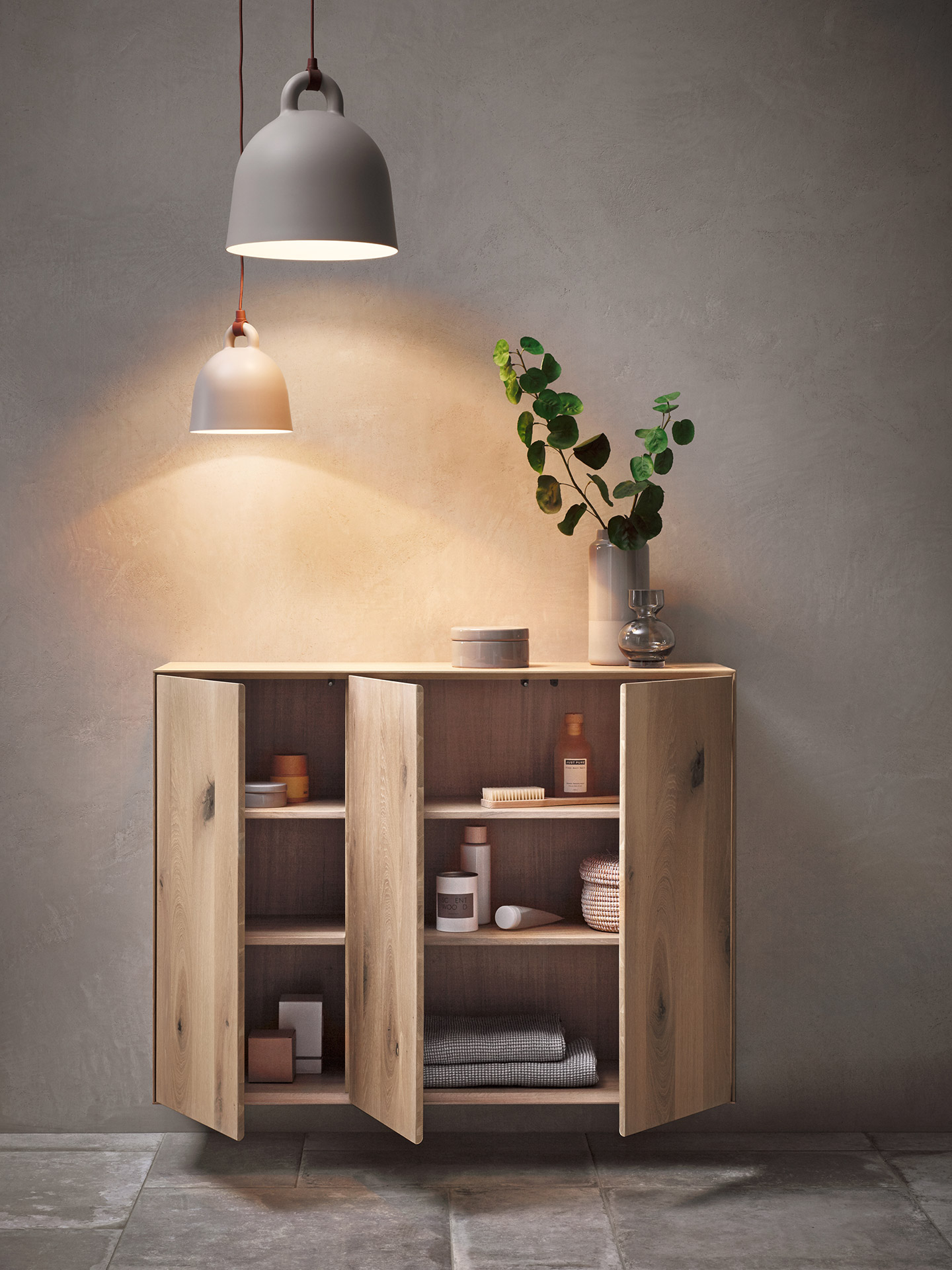 Seitenschrank von KEUCO EDITION LIGNATUR in Eiche wild weiß.