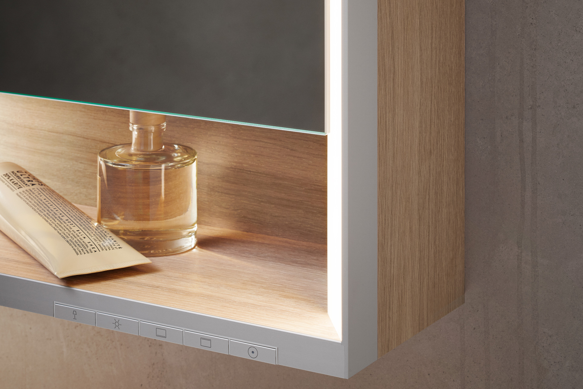 Spiegelschrank fürs Badezimmer von KEUCO EDITION LIGNATUR in Eiche wild weiß.